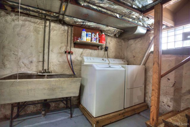 150 W Arch Street, Ironwood, MI 49938