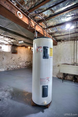 150 W Arch Street, Ironwood, MI 49938