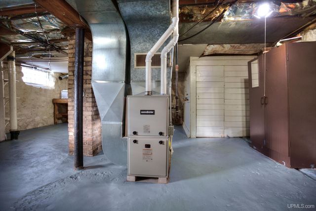 150 W Arch Street, Ironwood, MI 49938