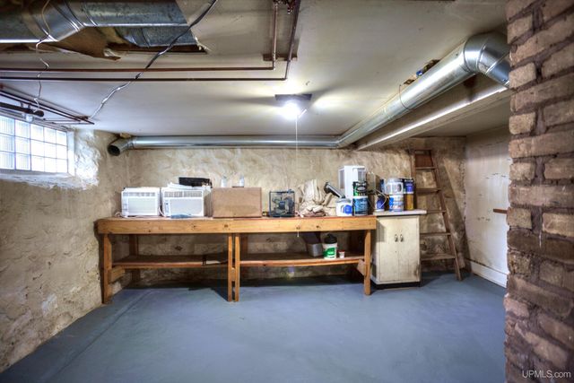 150 W Arch Street, Ironwood, MI 49938