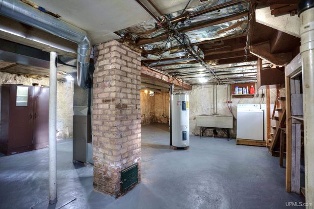 150 W Arch Street, Ironwood, MI 49938