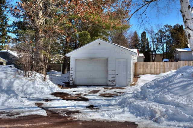 150 W Arch Street, Ironwood, MI 49938