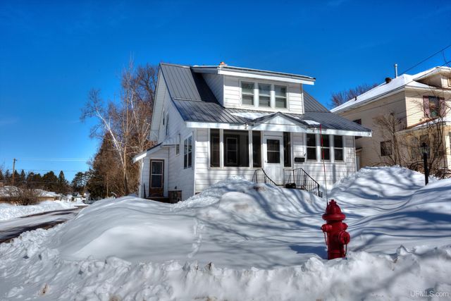 150 W Arch Street, Ironwood, MI 49938