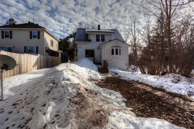 150 W Arch Street, Ironwood, MI 49938