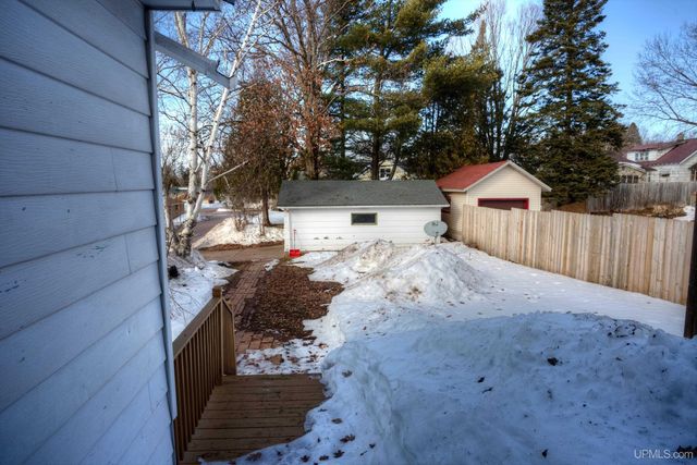 150 W Arch Street, Ironwood, MI 49938