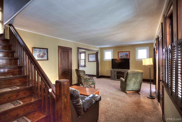 150 W Arch Street, Ironwood, MI 49938