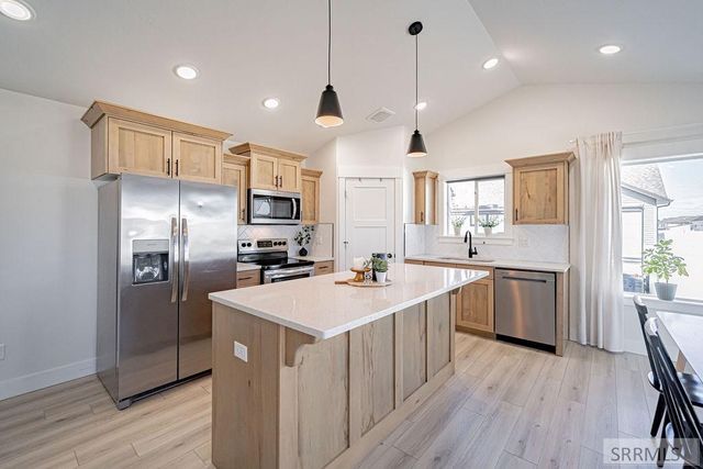 576 Hollow Drive, Ammon, ID 83401