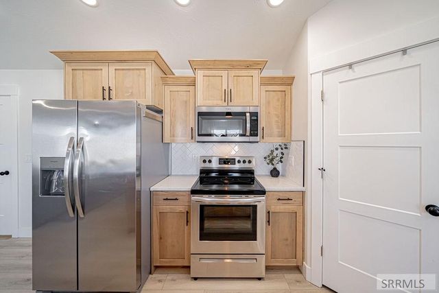 576 Hollow Drive, Ammon, ID 83401