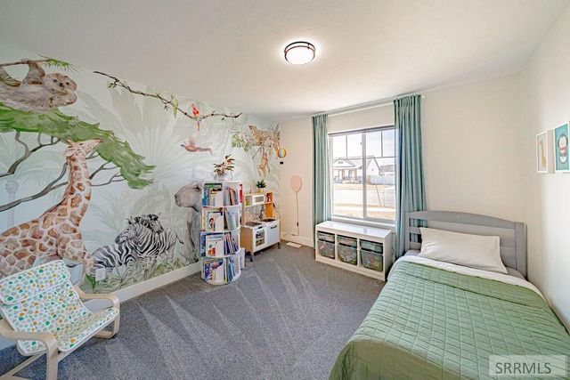 576 Hollow Drive, Ammon, ID 83401