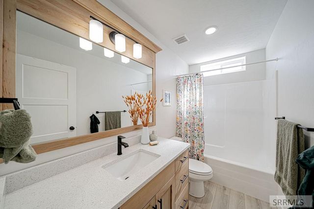 576 Hollow Drive, Ammon, ID 83401