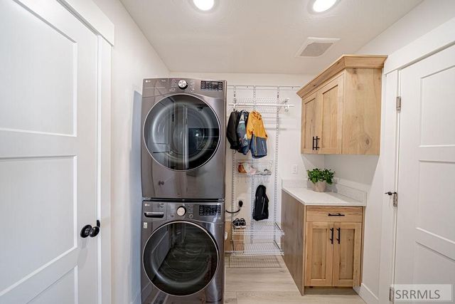 576 Hollow Drive, Ammon, ID 83401