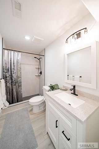 576 Hollow Drive, Ammon, ID 83401