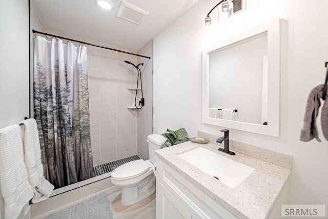 576 Hollow Drive, Ammon, ID 83401