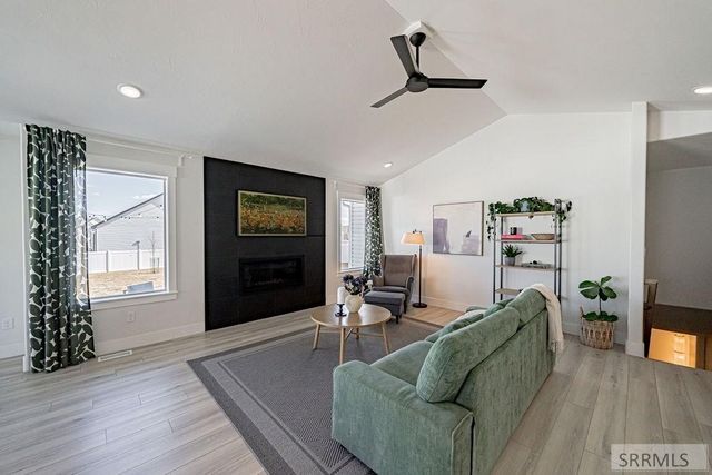 576 Hollow Drive, Ammon, ID 83401