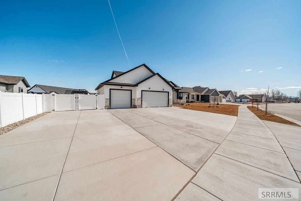 576 Hollow Drive, Ammon, ID 83401