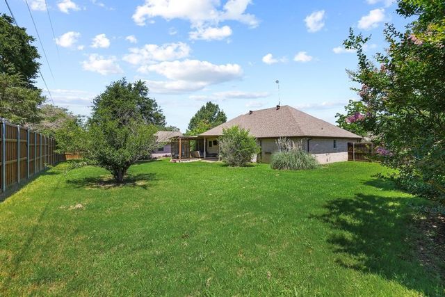 315 Preston Glen, Gunter, TX 75058