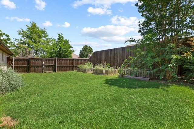 315 Preston Glen, Gunter, TX 75058
