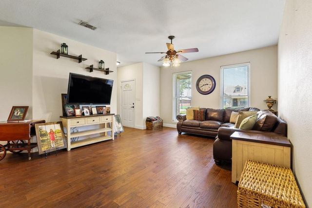 315 Preston Glen, Gunter, TX 75058