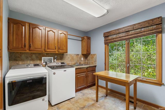 7402 Abby Marle E, West Lafayette, IN 47906