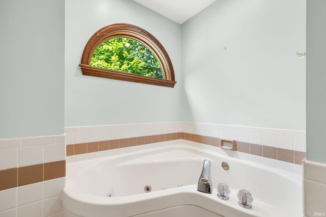 7402 Abby Marle E, West Lafayette, IN 47906
