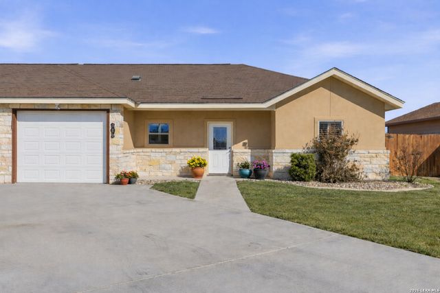 118 Navarro Xing Unit 1B, Seguin, TX 78155