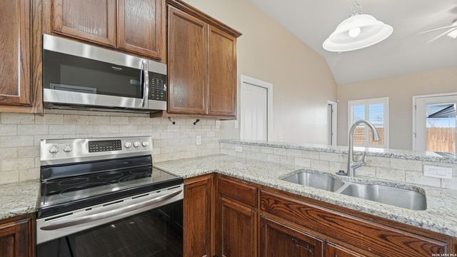 118 Navarro Xing Unit 1B, Seguin, TX 78155