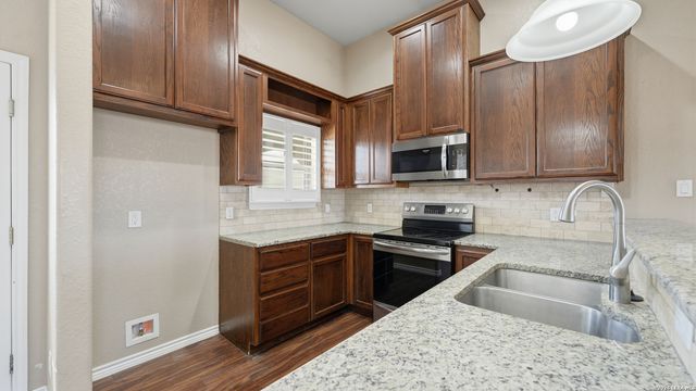 118 Navarro Xing Unit 1B, Seguin, TX 78155