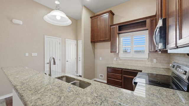 118 Navarro Xing Unit 1B, Seguin, TX 78155