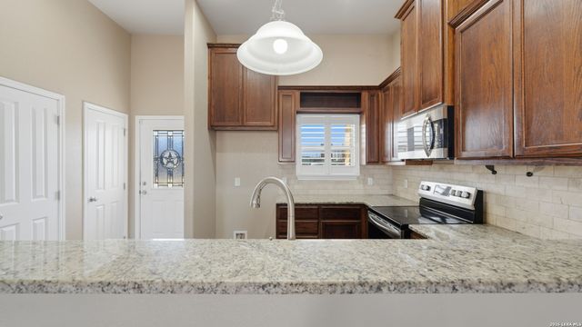 118 Navarro Xing Unit 1B, Seguin, TX 78155