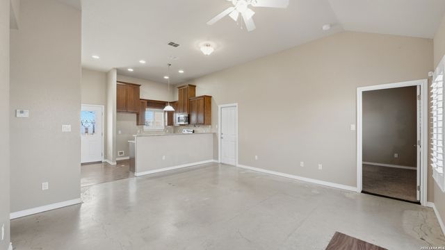 118 Navarro Xing Unit 1B, Seguin, TX 78155