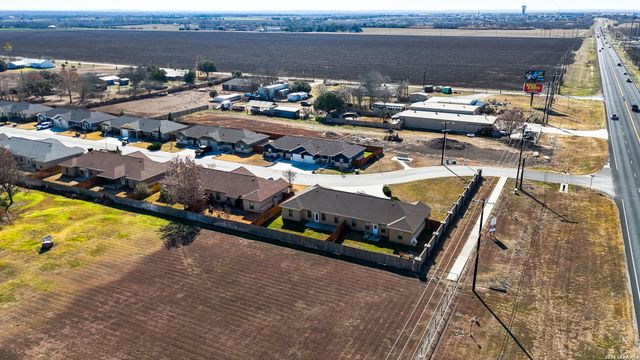 118 Navarro Xing Unit 1B, Seguin, TX 78155