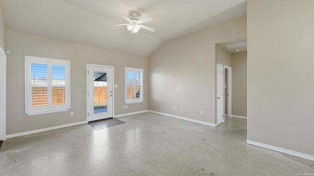 118 Navarro Xing Unit 1B, Seguin, TX 78155