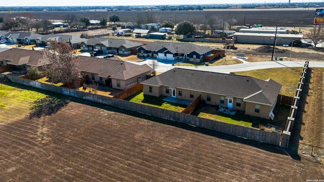 118 Navarro Xing Unit 1B, Seguin, TX 78155