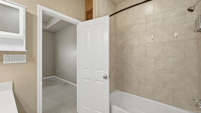 118 Navarro Xing Unit 1B, Seguin, TX 78155