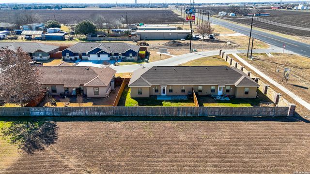 118 Navarro Xing Unit 1B, Seguin, TX 78155