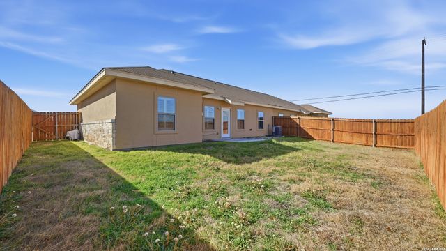 118 Navarro Xing Unit 1B, Seguin, TX 78155