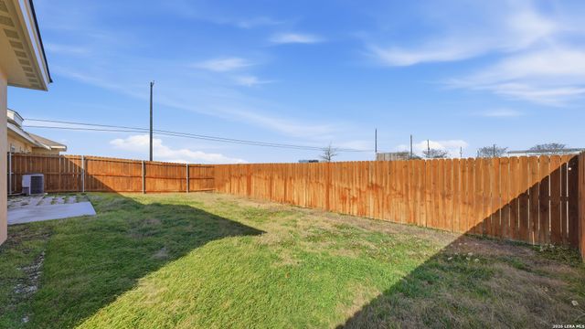 118 Navarro Xing Unit 1B, Seguin, TX 78155
