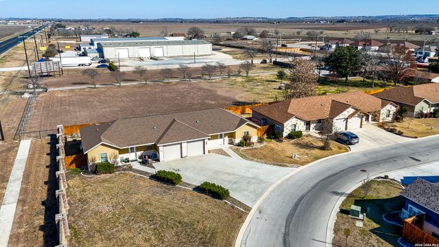 118 Navarro Xing Unit 1B, Seguin, TX 78155