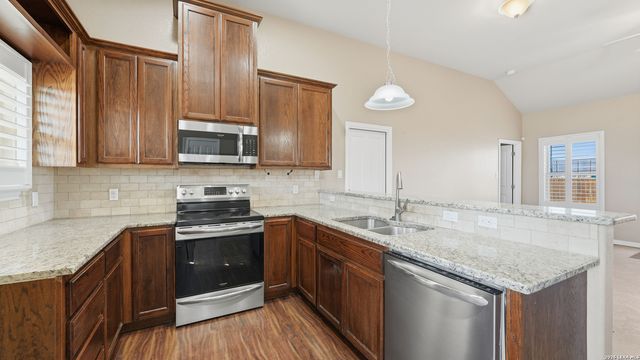 118 Navarro Xing Unit 1B, Seguin, TX 78155