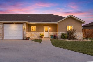 118 Navarro Xing Unit 1B, Seguin, TX 78155