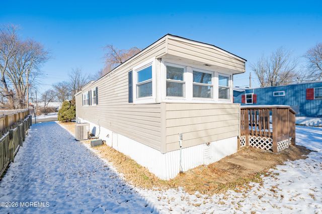 1 Bayshore Mobile Mnr, Hazlet, NJ 07730