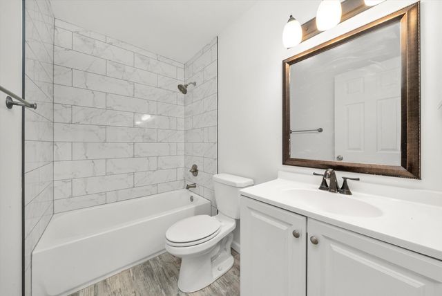 430 Normandie Lane 430, Round Lake Beach, IL 60073