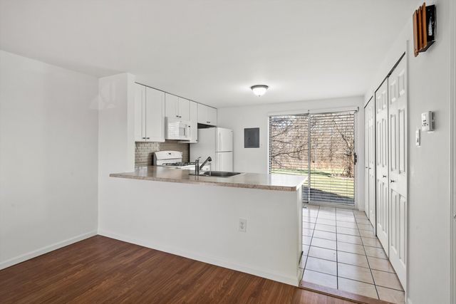 430 Normandie Lane 430, Round Lake Beach, IL 60073