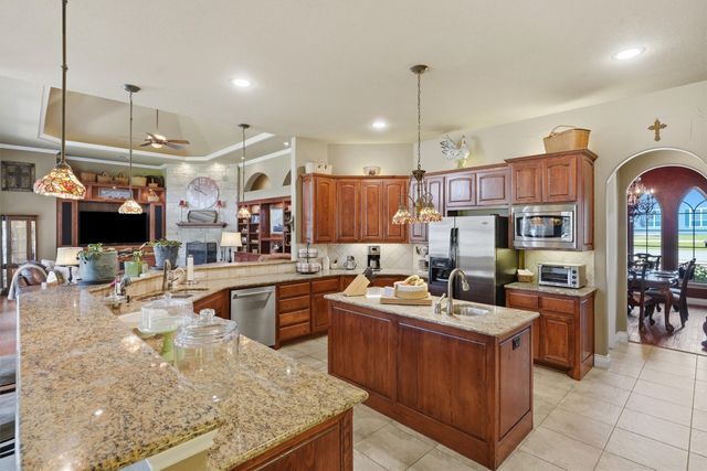 108 Concorde Circle, Cresson, TX 76035