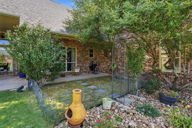 108 Concorde Circle, Cresson, TX 76035