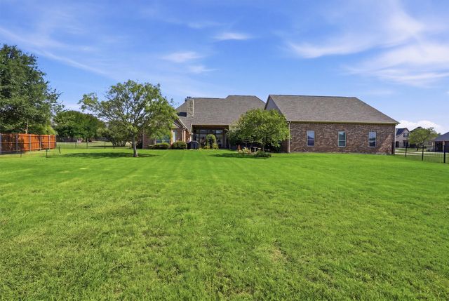 108 Concorde Circle, Cresson, TX 76035