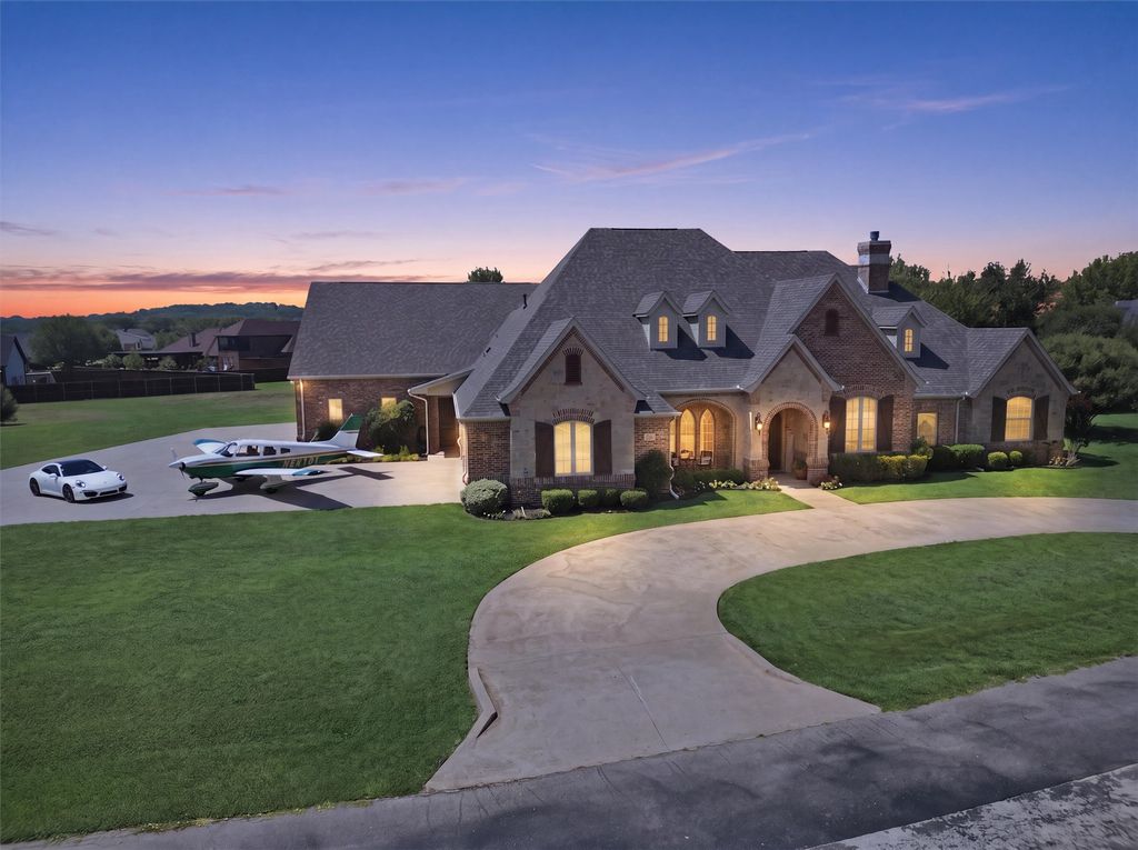 108 Concorde Circle, Cresson, TX 76035