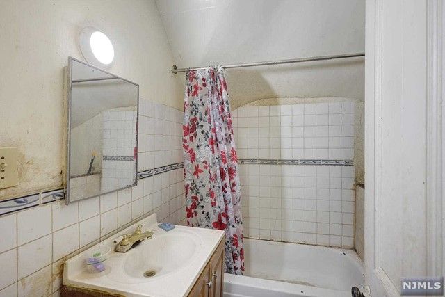 132 South Munn Avenue, East Orange, NJ 07018