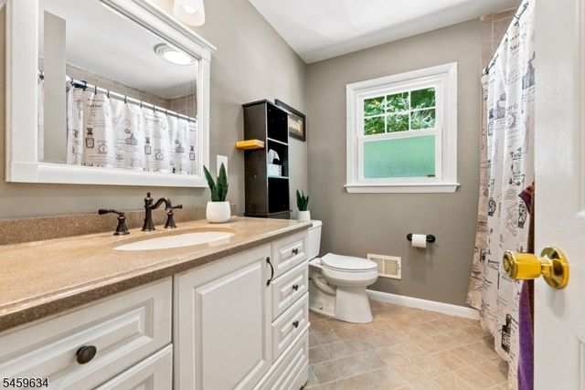 18 Fox Hollow Ct, Vernon Twp., NJ 07462