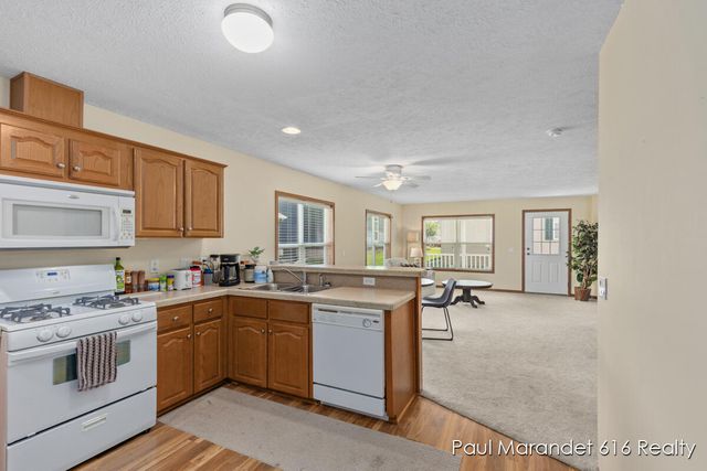 5232 E Sunfield Lane, Holland, MI 49423